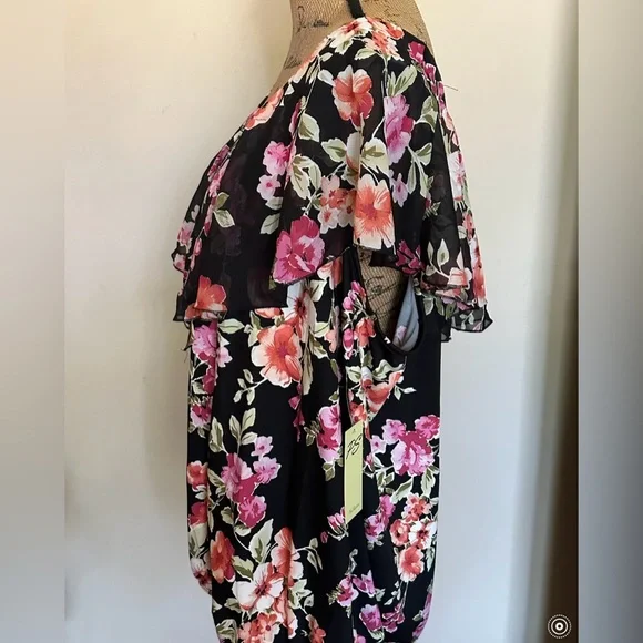 HOST PICK! Lovely floral blouse-New with tag! - Picture 2 of 3